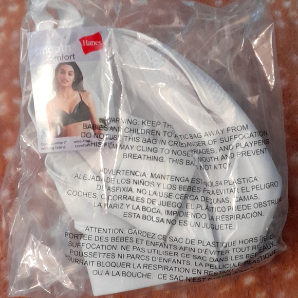 Hanes Smooth Comfort bras, lot of 2, brand new, still in packaging - Picture 3 of 5